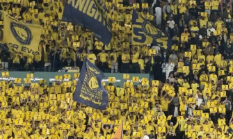 Fans holder opp nummer 7-skilt til støtte for Cristiano Ronaldo