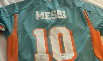 Drakt til Messi regnes som en verdifull gave