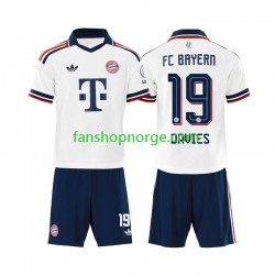 Billige Fotballdrakter FC Bayern München Alphonso Davies 19 Barn Bortedrakt 2026-2027 Kortermet