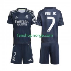 Billige Fotballdrakter Real Madrid Vinicius Junior 7 Barn Bortedrakt 2025-2026 Kortermet